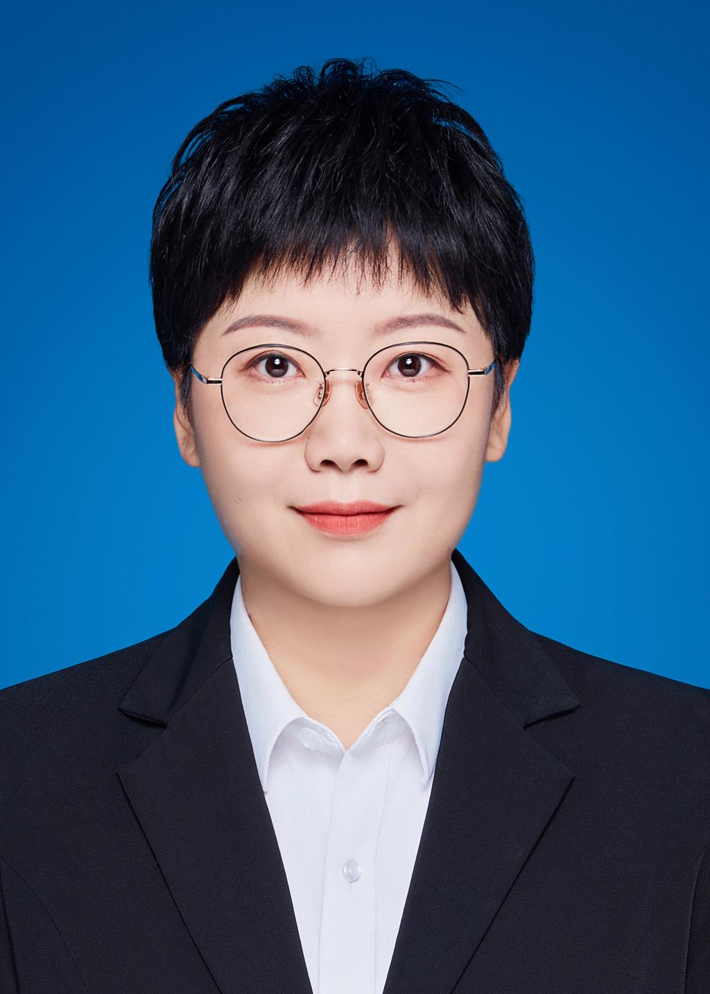 李莹