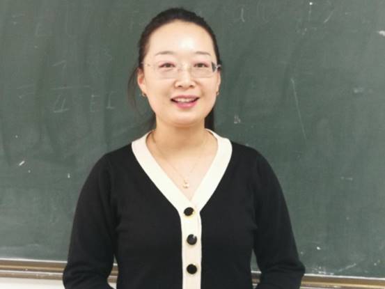 说明: 王楠老师与同学们进行交流