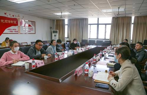说明: C:\Users\LI JUAN\Desktop\西安高校交流调研\11.2 409乌鸦传媒交流会\11.2 409乌鸦传媒交流会\IMG_0205.jpg