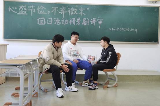 说明: 情景剧评审2