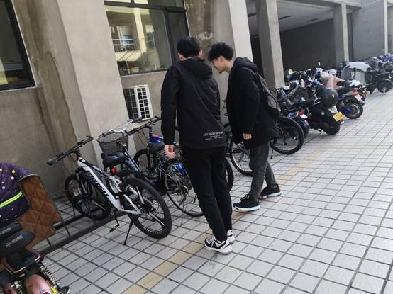 说明: C:\Users\Administrator\Desktop\乌鸦传媒机械工程学院本科生第四党支部摆放自行车活动\IMG_20201126_130254.jpg